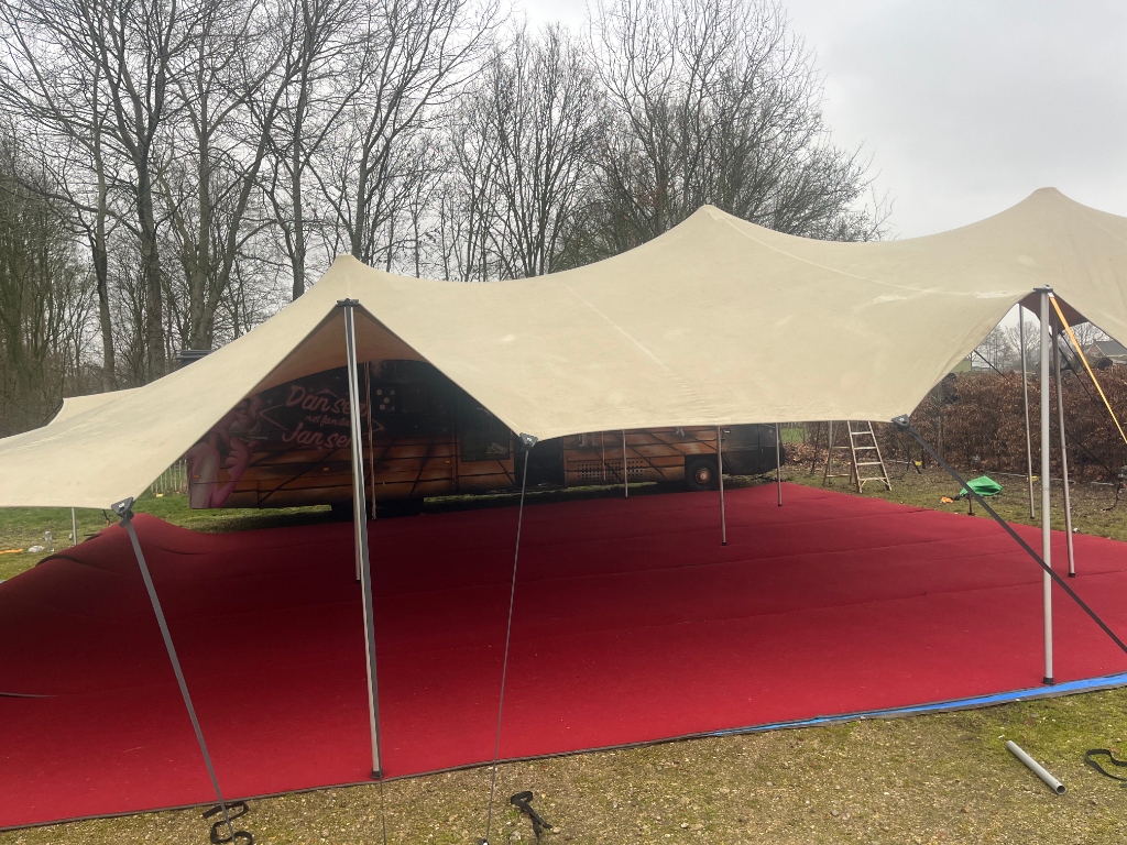 Sfeerimpressie tent overdag