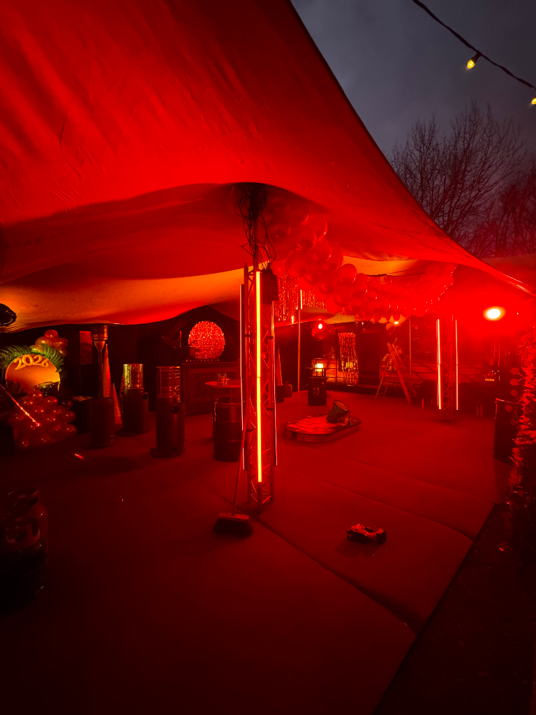 Sfeerimpressie avond rood licht